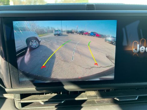 Used 2025 Jeep Wrangler Unlimited Sahara AWD/4WD image 47