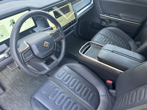 Used 2023 Rivian R1S Launch Edition image 9