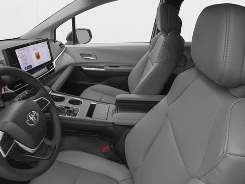 Used 2026 Toyota Sienna XLE FWD image 6