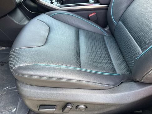 Used 2022 Kia Niro EX Premium image 28