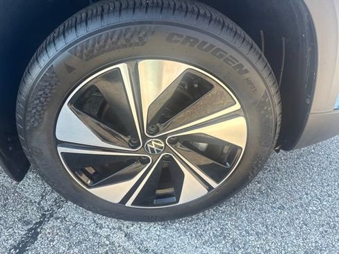 Used 2025 Volkswagen Taos SE AWD/4WD image 12