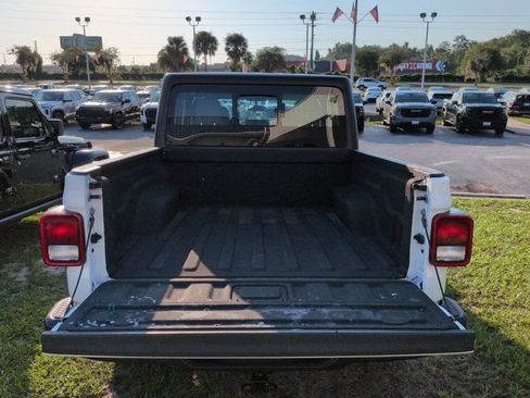 Used 2024 Jeep Gladiator Sport AWD/4WD image 11