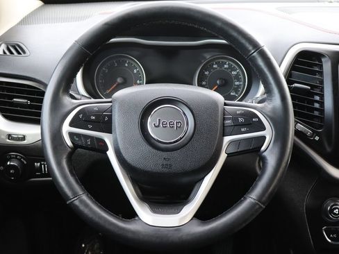 Used 2015 Jeep Cherokee Trailhawk w/ Comfort/Convenience Group AWD/4WD image 18