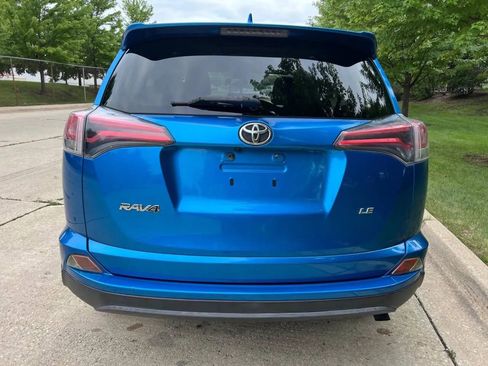 Used 2018 Toyota RAV4 LE image 4