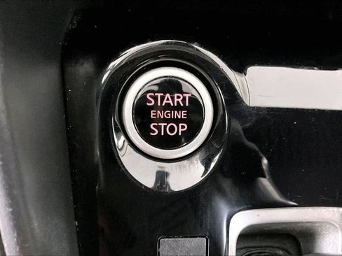 Used 2021 Nissan Versa SV FWD image 31
