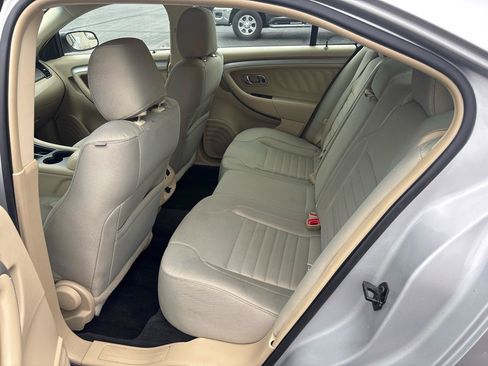 Used 2017 Ford Taurus SE FWD image 20