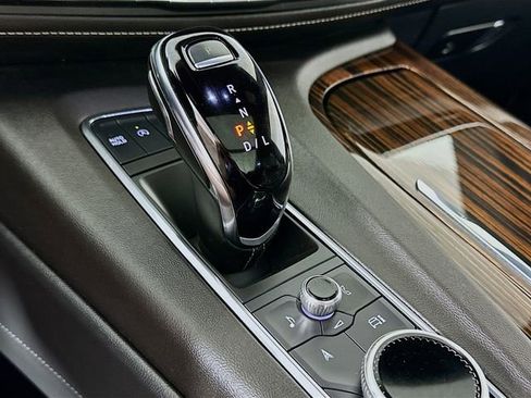 Certified 2023 Cadillac Escalade Premium Luxury w/ LPO, Floor Liner Package AWD/4WD image 18