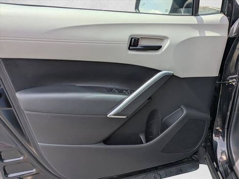 Used 2022 Toyota Corolla Cross LE FWD image 18