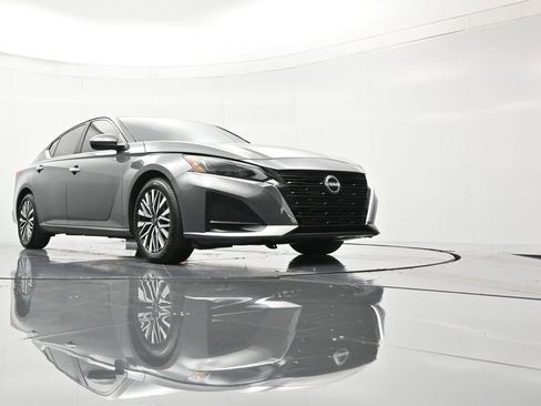 Used 2023 Nissan Altima 2.5 SV image 38