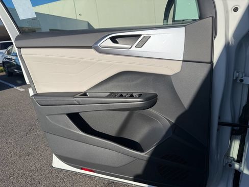 New 2026 Volkswagen Taos SEL AWD/4WD image 13