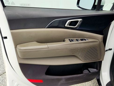 Used 2025 Kia Carnival FWD image 10