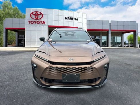 Certified 2025 Toyota Crown Signia image 24