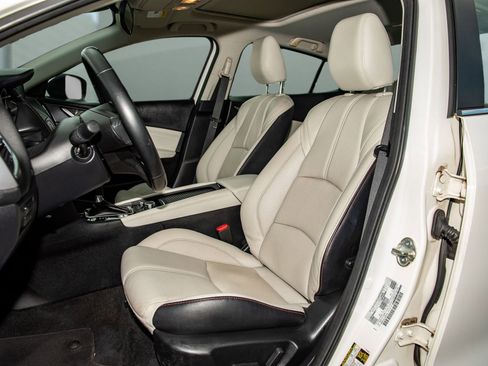 Used 2018 MAZDA MAZDA3 Grand Touring image 6