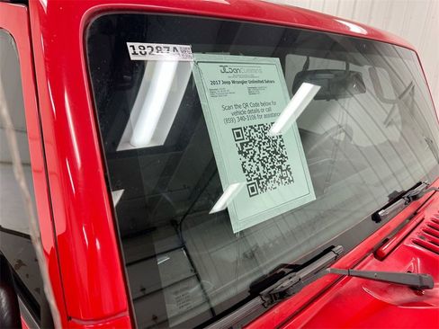 Used 2017 Jeep Wrangler Unlimited Sahara w/ Connectivity Group image 29