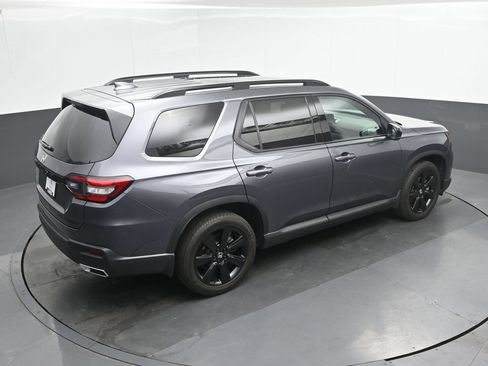 Used 2025 Honda Pilot Black Edition image 26