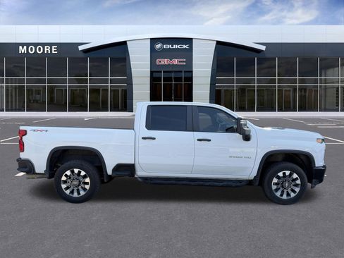 Used 2022 Chevrolet Silverado 2500 Custom w/ Custom Convenience Package AWD/4WD image 2