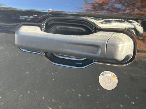 Used 2020 Jeep Wrangler Unlimited Sahara image 35