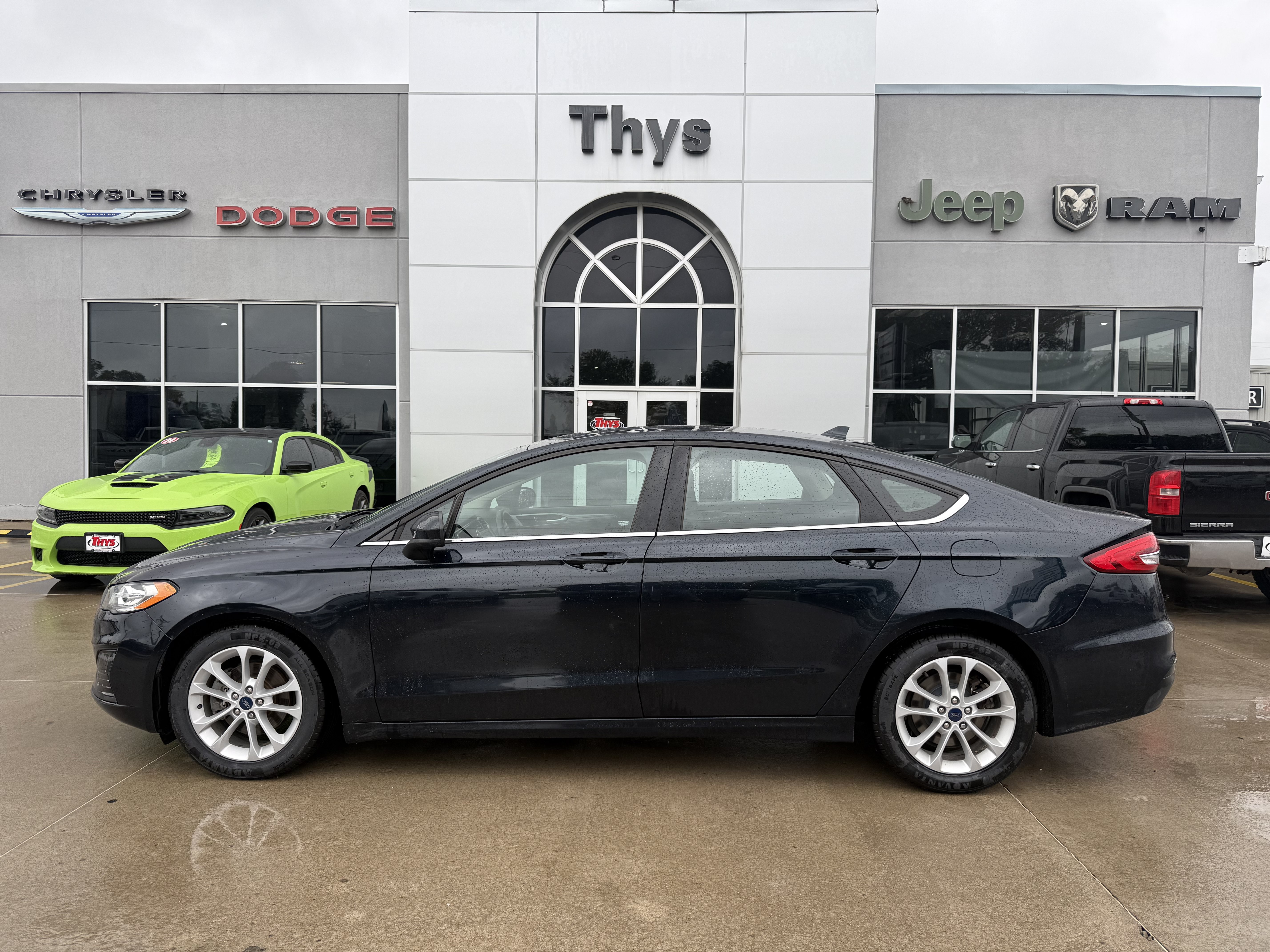 Used 2020 Ford Fusion SE FWD image 31