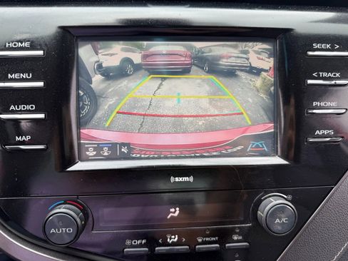 Used 2020 Toyota Camry SE w/ Convenience Package FWD image 12