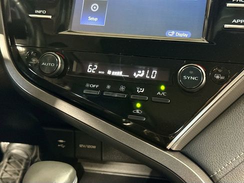 Used 2018 Toyota Camry XSE image 27