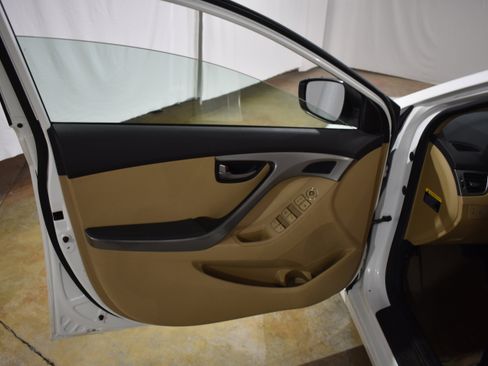 Used 2013 Hyundai Elantra GLS image 13