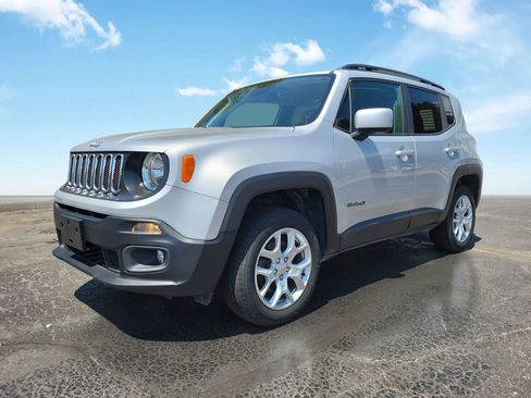 Used 2018 Jeep Renegade Latitude AWD/4WD image 2