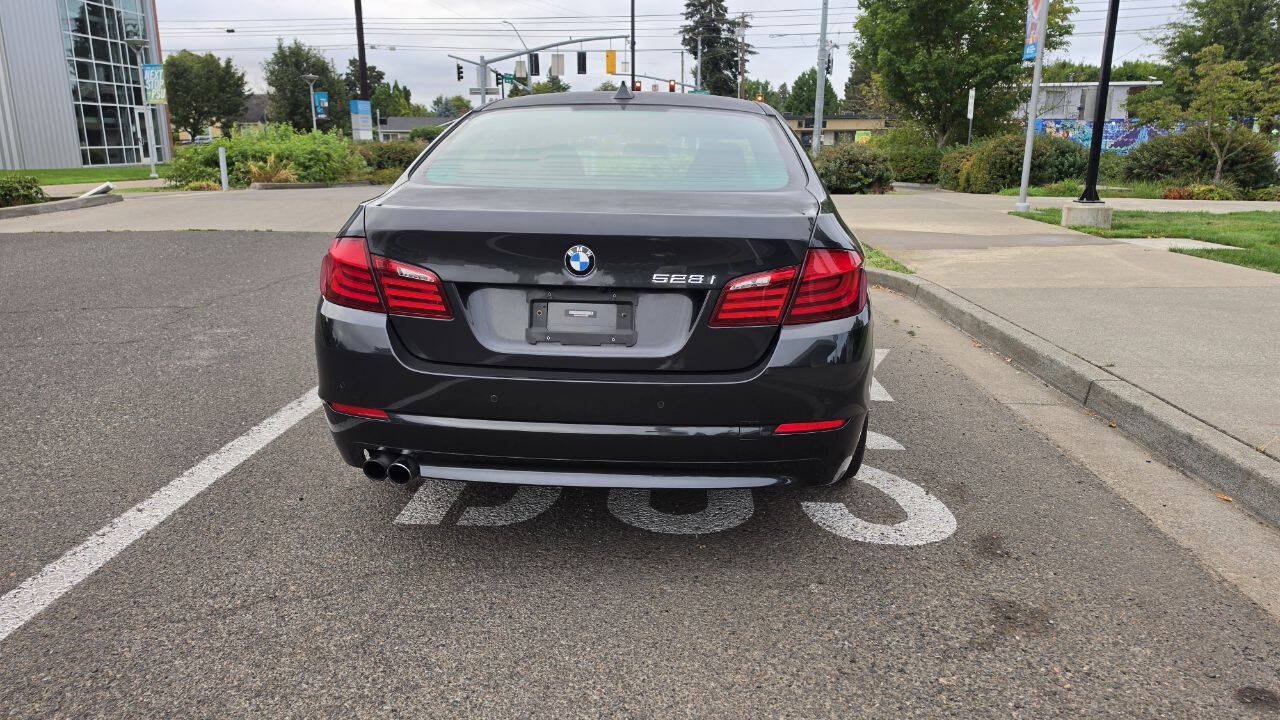 Used 2012 BMW 528i xDrive Sedan AWD/4WD image 8