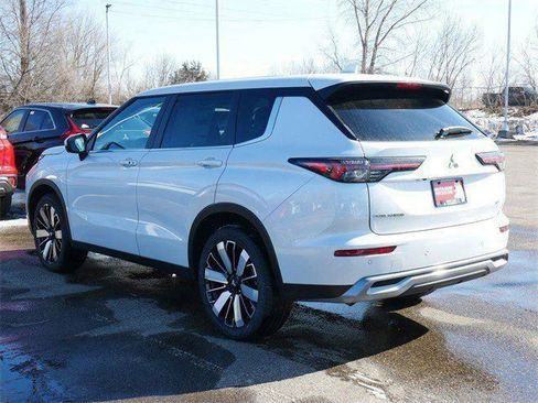 New 2026 Mitsubishi Outlander SE AWD/4WD image 2