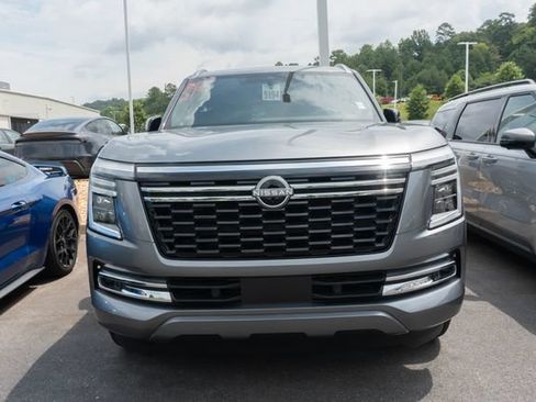 Used 2025 Nissan Armada SL AWD/4WD image 2