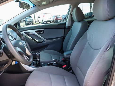Used 2014 Hyundai Elantra SE image 22