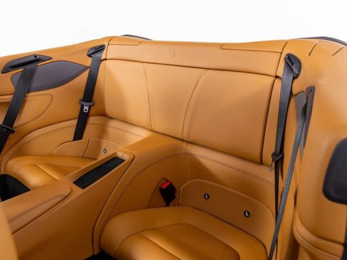 Used 2019 Ferrari Portofino image 27