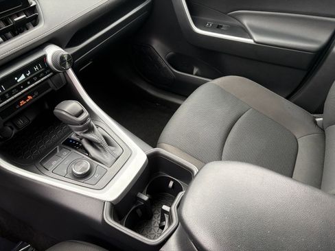 Used 2025 Toyota RAV4 LE image 40