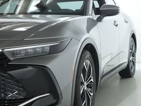 Certified 2023 Toyota Crown AWD/4WD image 4