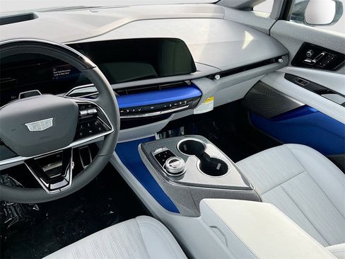 New 2025 Cadillac Optiq Sport 2 w/ LPO, Floor Liner Package image 24