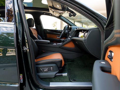 New 2026 Bentley Bentayga AWD/4WD image 40