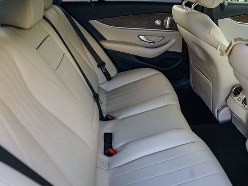 Used 2022 Mercedes-Benz E 350 Sedan image 5
