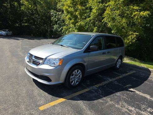 Used 2019 Dodge Grand Caravan SE w/ UConnect Hands-Free Group FWD image 1