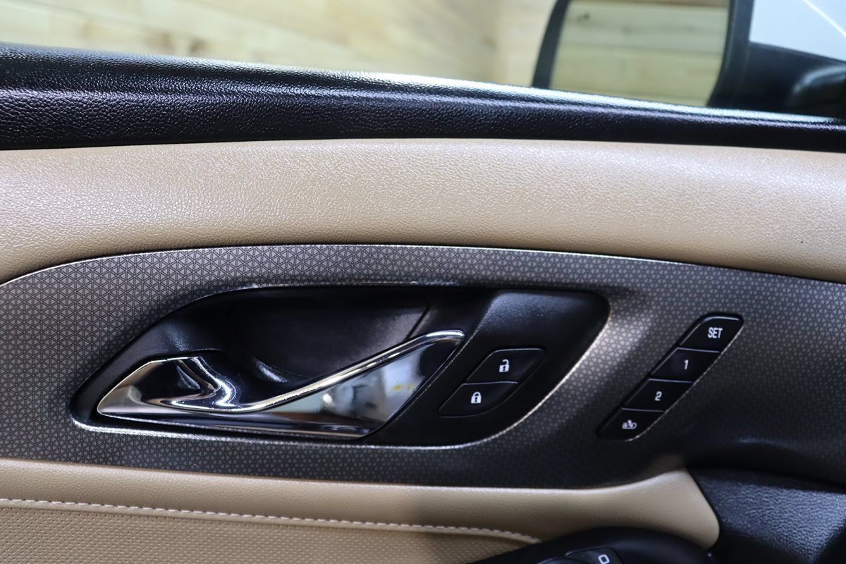 Used 2023 Chevrolet Traverse Premier FWD image 30