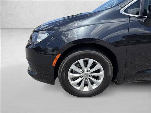 Used 2017 Chrysler Pacifica Touring w/ Tire & Wheel Group FWD image 26