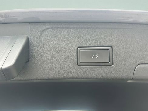 Used 2022 Volkswagen Atlas Cross Sport SEL image 30