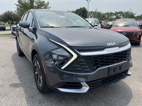 Used 2023 Kia Sportage LX AWD/4WD image 3