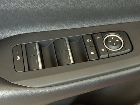 New 2026 Toyota Prius Plug-In Hybrid FWD image 12