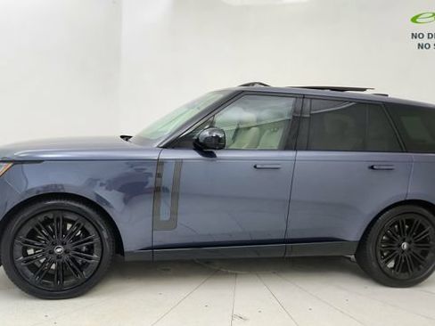 Used 2024 Land Rover Range Rover SE AWD/4WD image 3