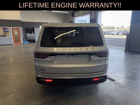 Certified 2024 Jeep Wagoneer L Series II w/ Flexible Seating Group AWD/4WD image 8