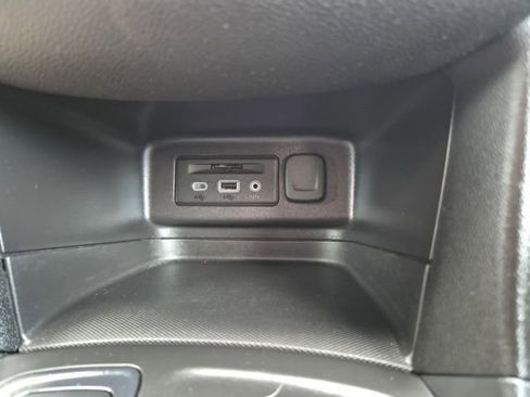 Used 2024 Chevrolet Equinox RS w/ RS Leather Package image 31