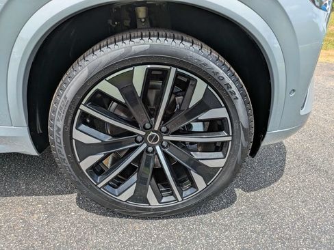 Used 2026 Volvo XC90 B6 Plus w/ Protection Package Premier AWD/4WD image 11