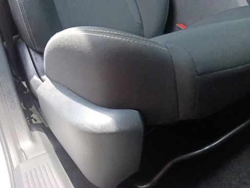 Used 2024 Nissan Rogue S AWD/4WD image 30