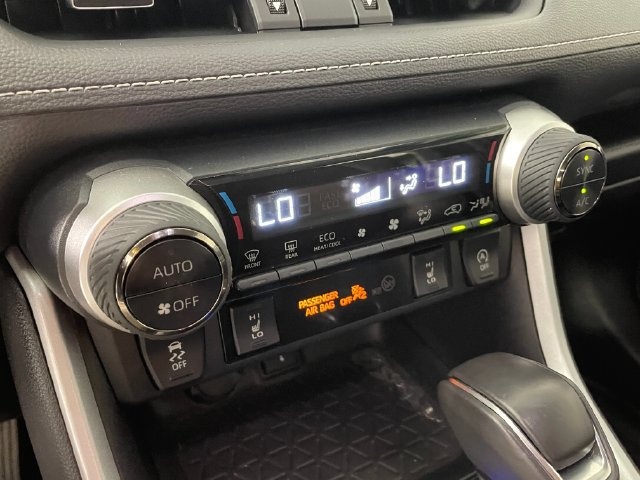 Used 2022 Toyota RAV4 XLE Premium AWD/4WD image 9