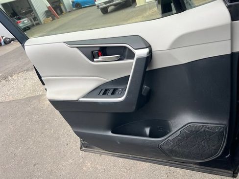Used 2019 Toyota RAV4 XLE w/ Convenience Package AWD/4WD image 17