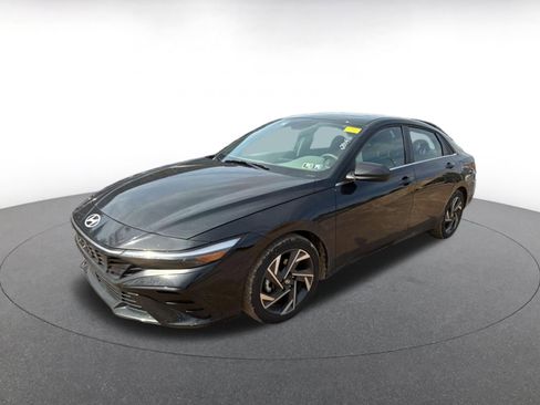 Used 2025 Hyundai Elantra SEL image 7